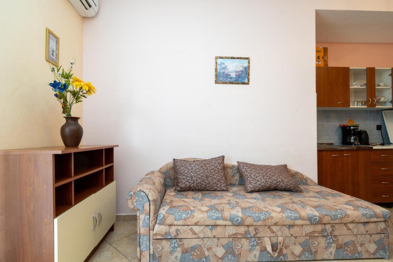 Apartments And Rooms By The Sea Posedarje, Novigrad - 21123 Экстерьер фото